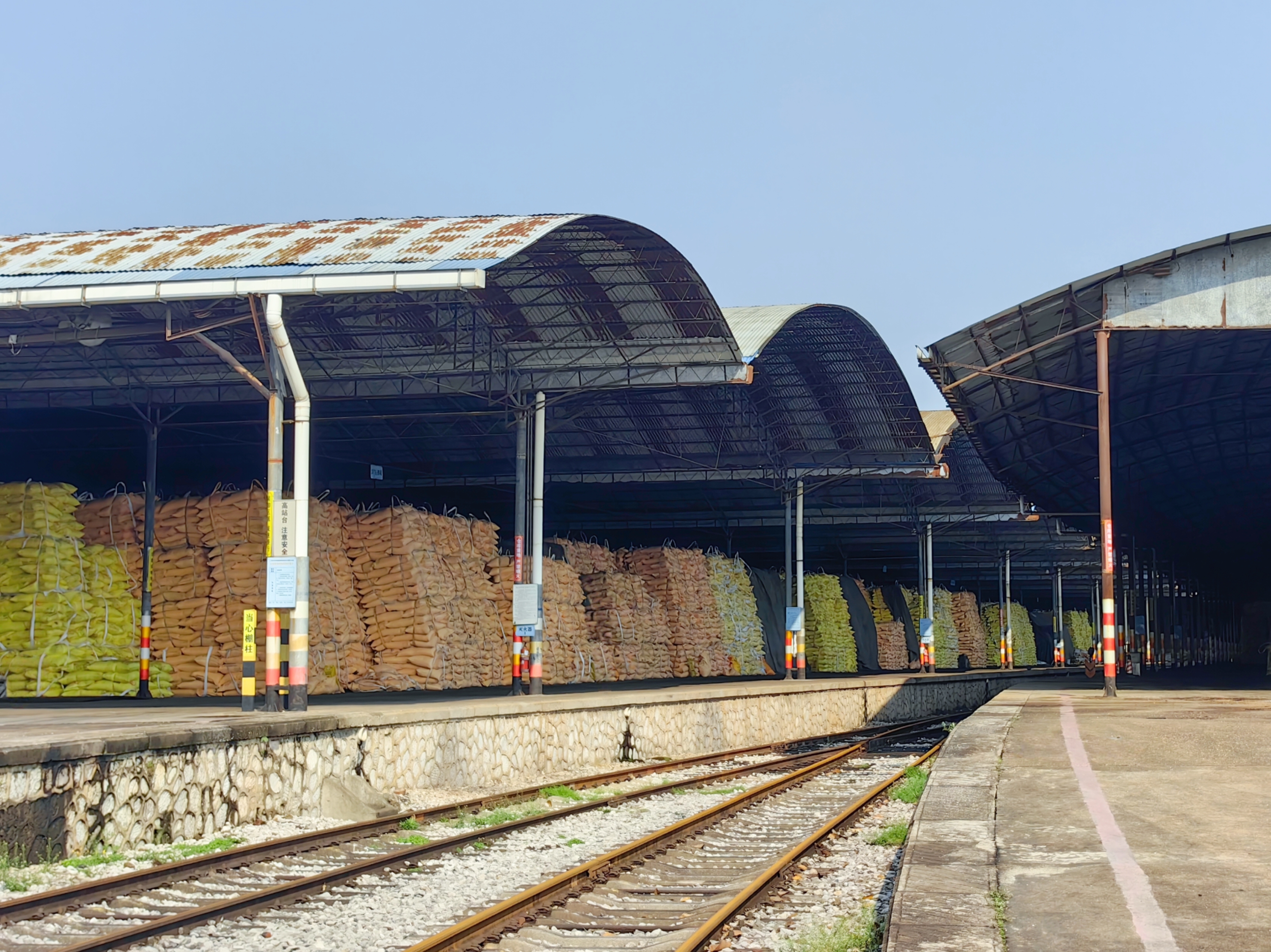 奮戰(zhàn)三季度 | 石化柳州公司：倉(cāng)儲(chǔ)庫(kù)存雙增破局市場(chǎng)，服務(wù)升級(jí)引客共贏(yíng)